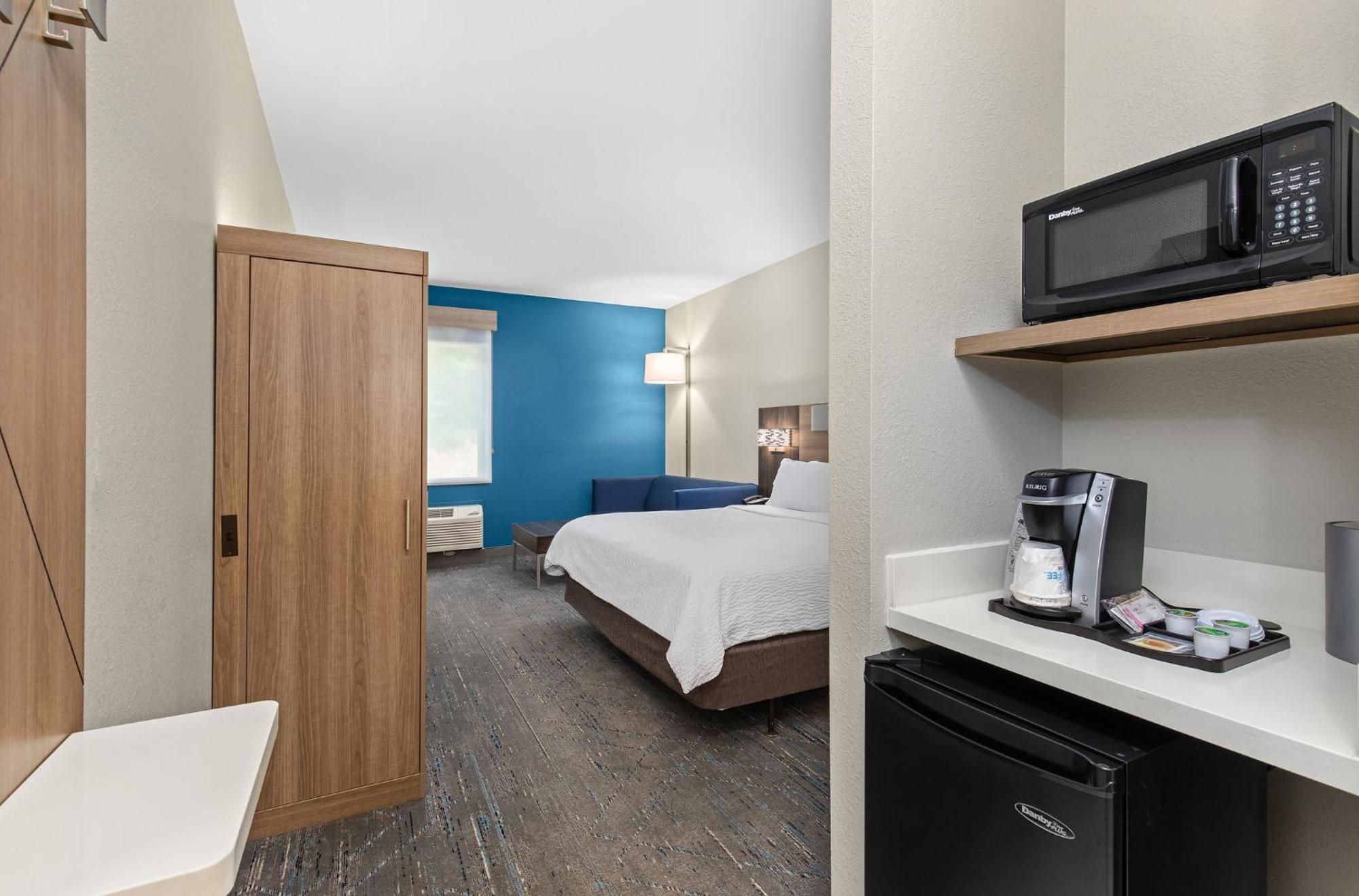 Holiday Inn Express Hurricane Mills Waverly By Ihg Bagian luar foto