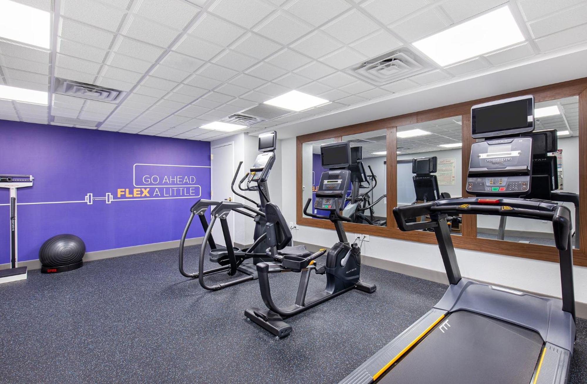 Holiday Inn Express Hurricane Mills Waverly By Ihg Bagian luar foto