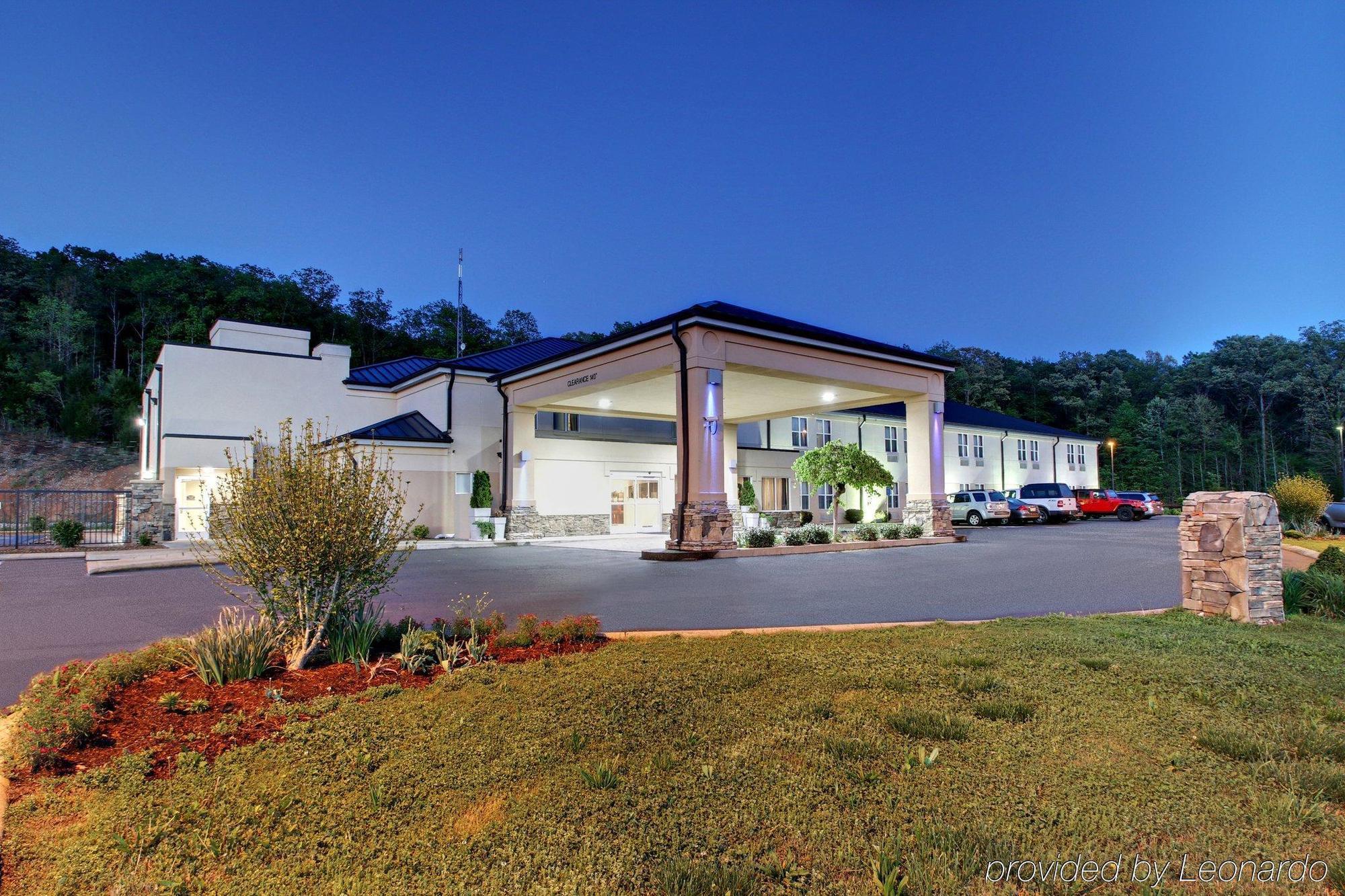 Holiday Inn Express Hurricane Mills Waverly By Ihg Bagian luar foto