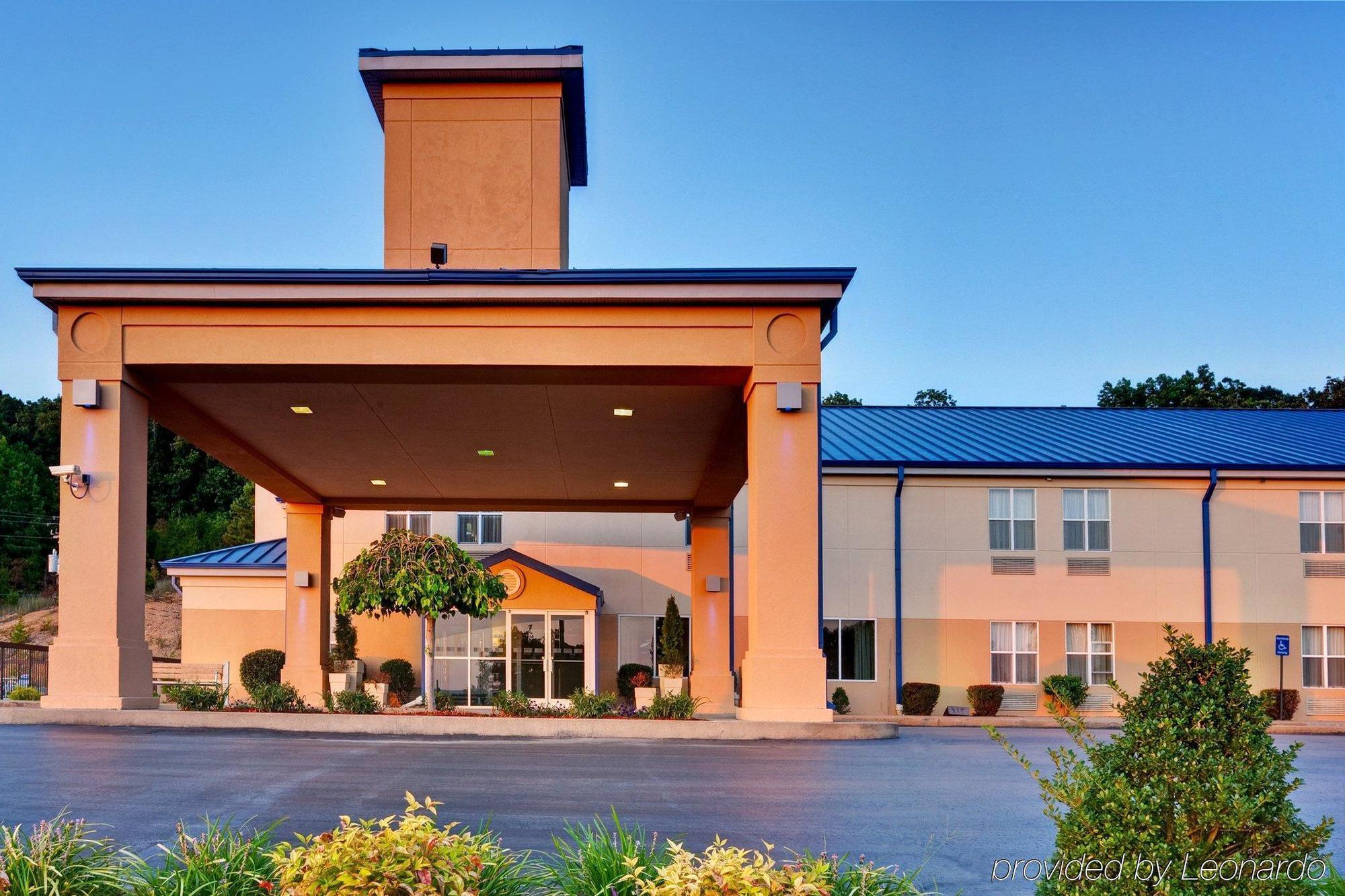 Holiday Inn Express Hurricane Mills Waverly By Ihg Bagian luar foto