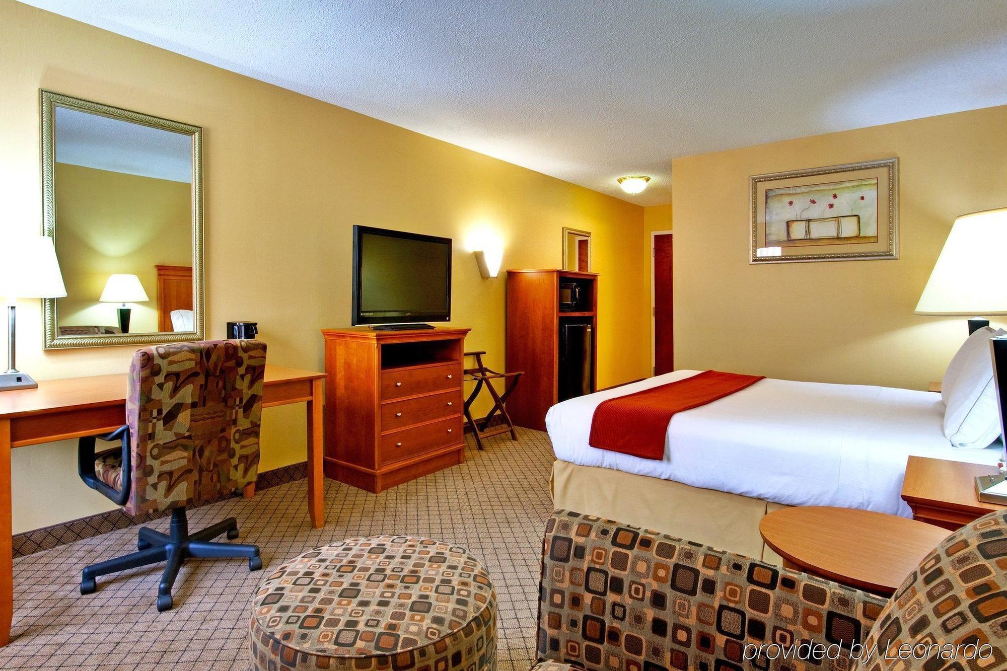 Holiday Inn Express Hurricane Mills Waverly By Ihg Bagian luar foto
