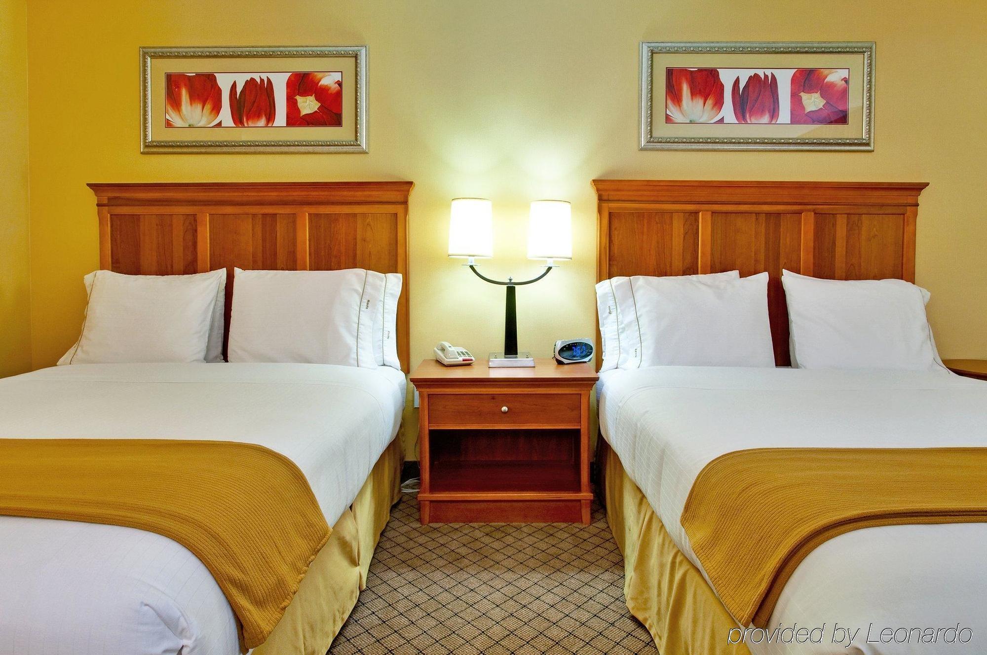 Holiday Inn Express Hurricane Mills Waverly By Ihg Bagian luar foto
