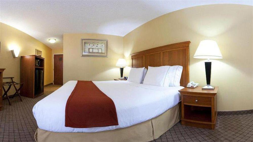 Holiday Inn Express Hurricane Mills Waverly By Ihg Bagian luar foto