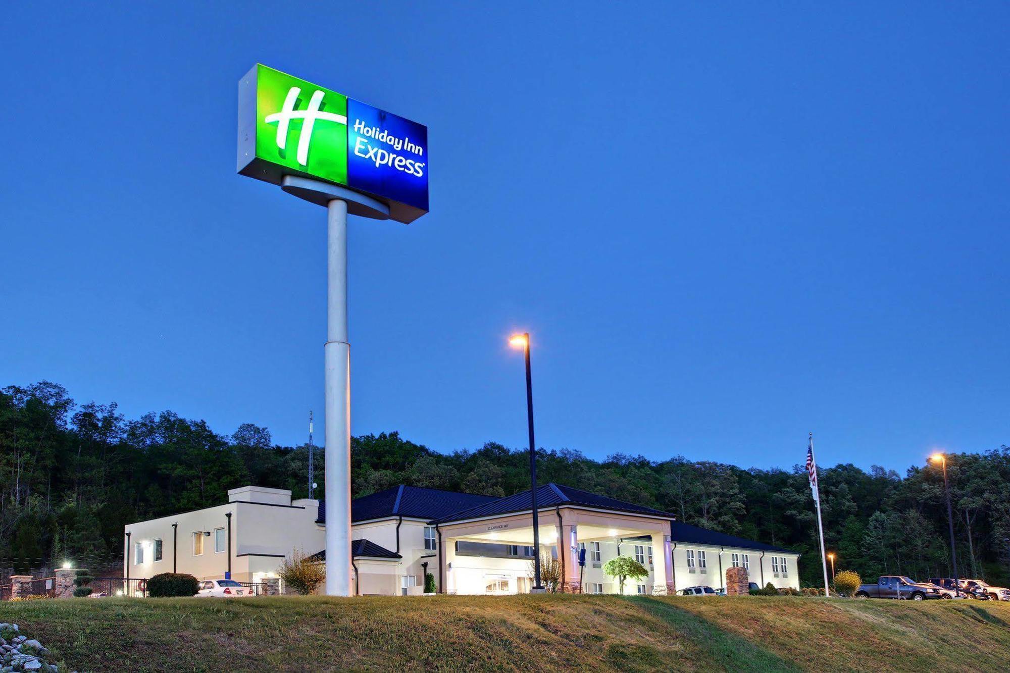 Holiday Inn Express Hurricane Mills Waverly By Ihg Bagian luar foto