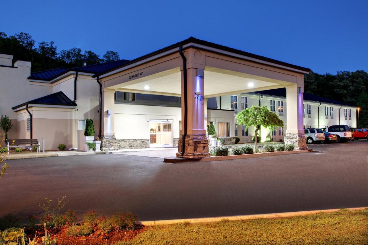 Holiday Inn Express Hurricane Mills Waverly By Ihg Bagian luar foto